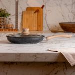 FrigideiradeInducaoemAluminiocomTampaeRevestimentoCeramicoWolffGranilite24cm-169794